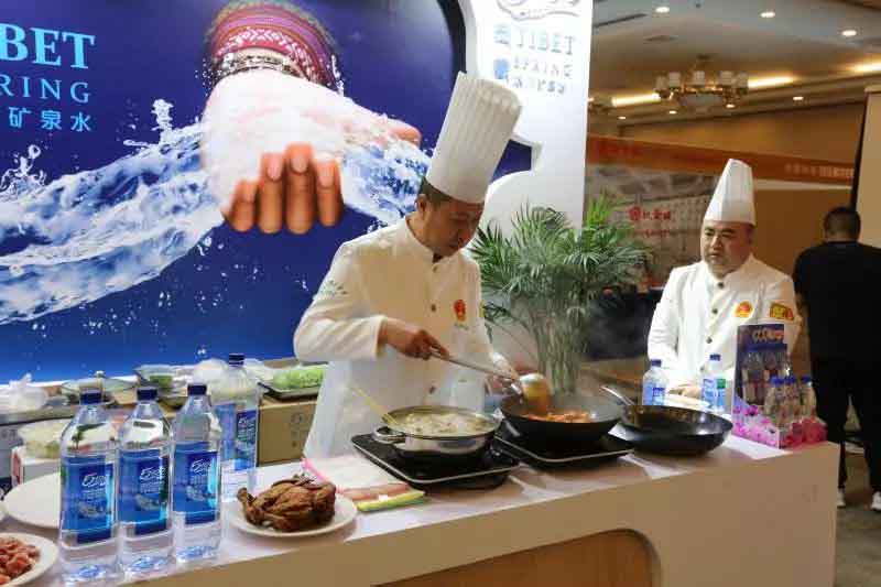 20岁网红“甲亢哥”来中国玩粉丝贴脸开大过往诸多黑料被扒 ，51黑料吃瓜逐日精品线黑料吃瓜逐日精品线途一V